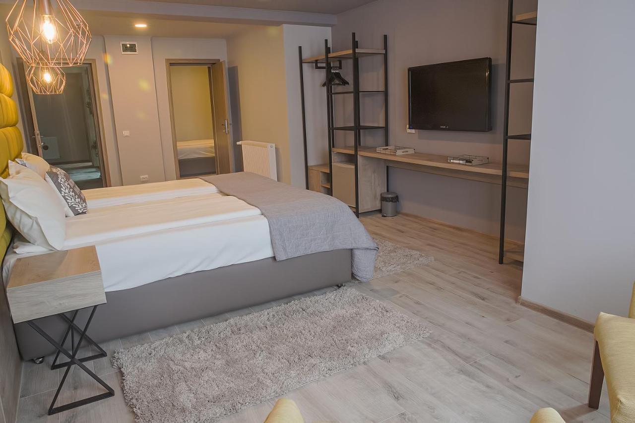 Corvin House Hotel Hunedoara Exterior foto