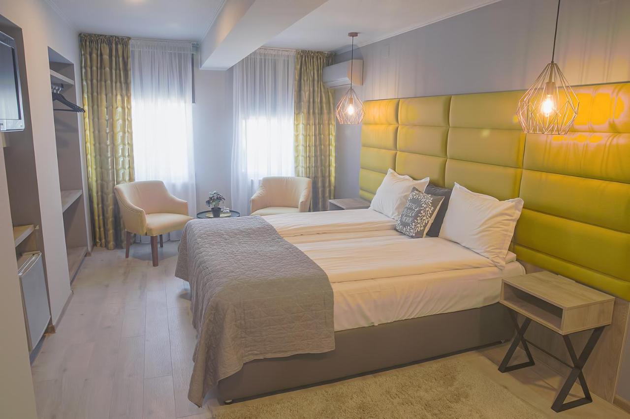 Corvin House Hotel Hunedoara Exterior foto