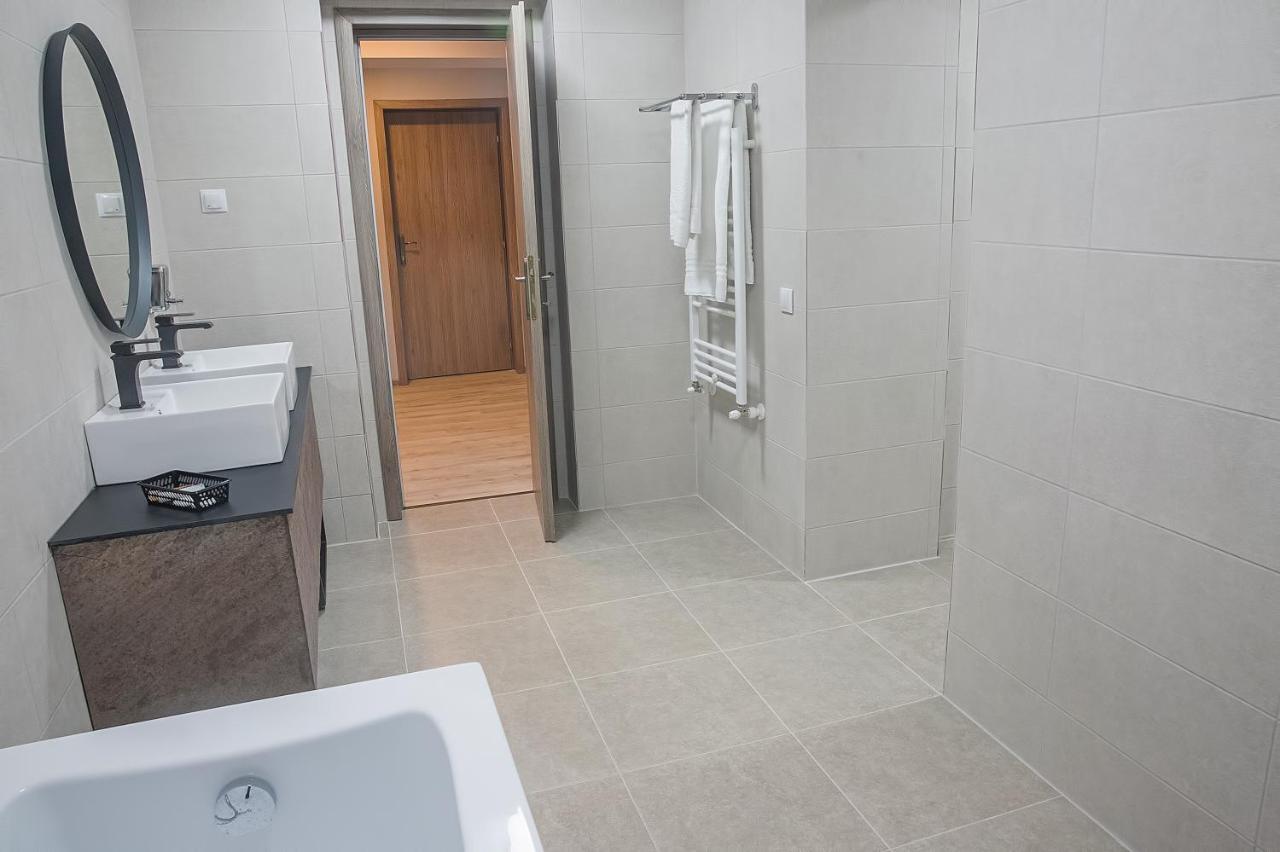 Corvin House Hotel Hunedoara Exterior foto