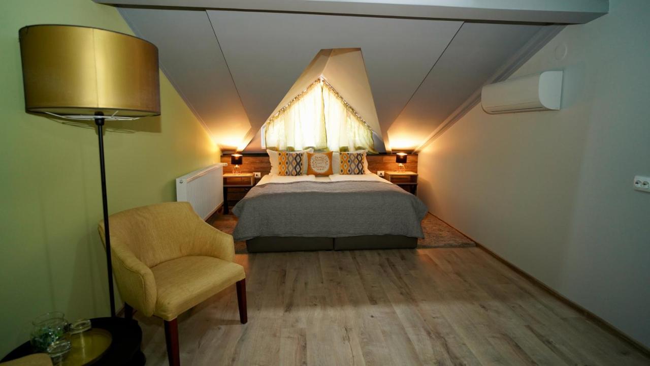 Corvin House Hotel Hunedoara Exterior foto